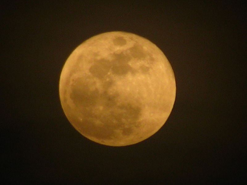 800px-Full_Moon_on_9th_Feb_2009